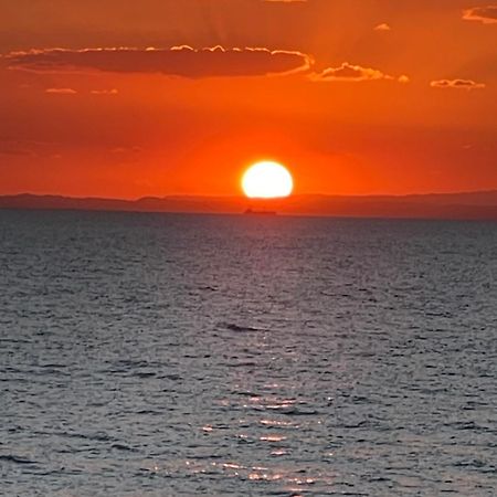 Amazing Beach View In Ras Sudr راس سدر Ras Sedr Raʼs Matārimah Exteriör bild