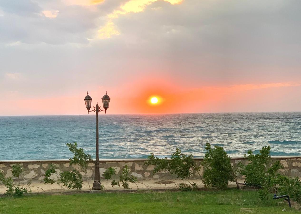 Amazing Beach View In Ras Sudr راس سدر Ras Sedr Raʼs Matārimah Exteriör bild