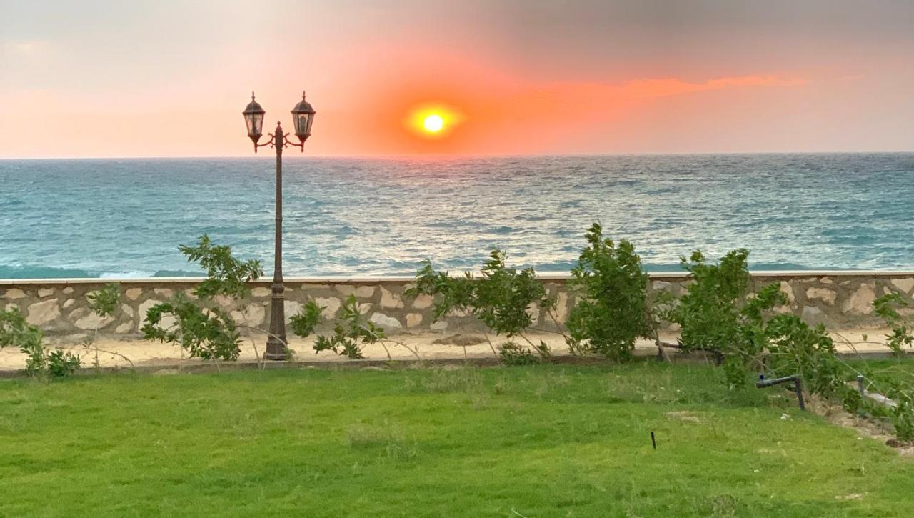 Amazing Beach View In Ras Sudr راس سدر Ras Sedr Raʼs Matārimah Exteriör bild